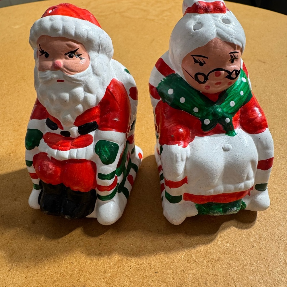 Vintage MCM Santa and Mrs. Claus Salt and Pepper Shakers